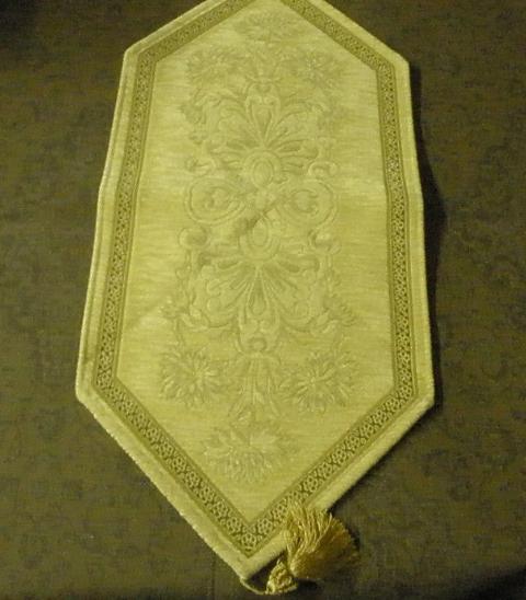 Picture of Tapestry Trading JASB1346 13 x 46 in. Begium Table Runner Jasbo- Beige