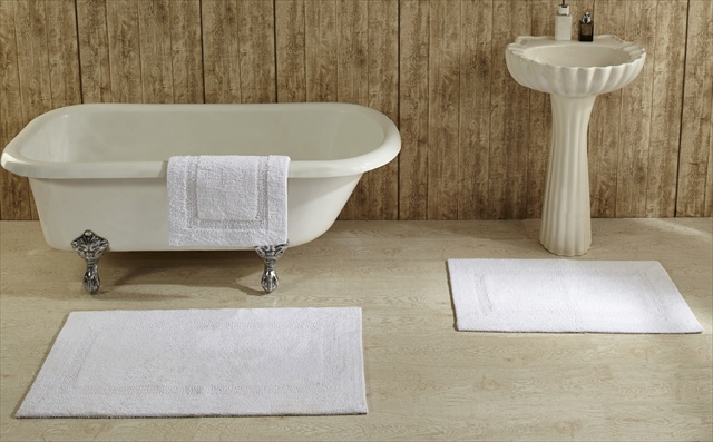 Picture of Better Trends BALU2134WH Lux Bathrug&#44; White - 21 x 34 in.