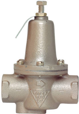 LFN250-3-4 0.75 in. Female Pipe Thread Iron Body Water Pressure Regulator