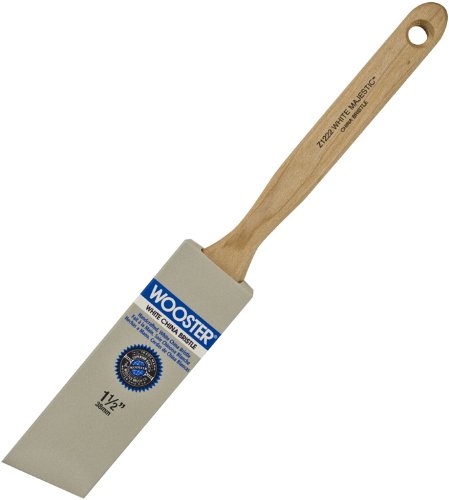 Picture of WOOSTER Z1222 1.5 Majestic Angle Sash Brush - White