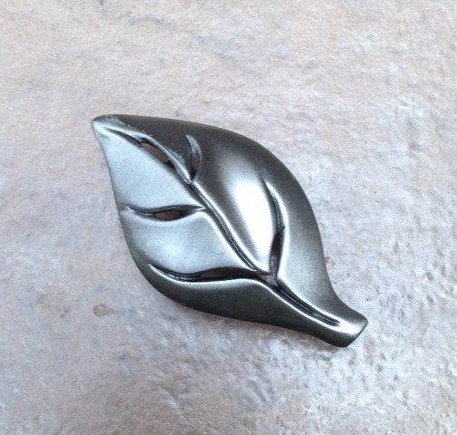 Small Smooth Leaf Knob- Shiny