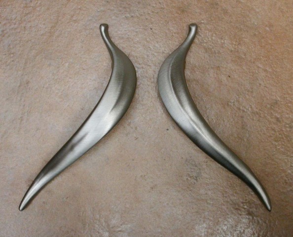 Eucalyptus Leaf Right Pull- Shiny