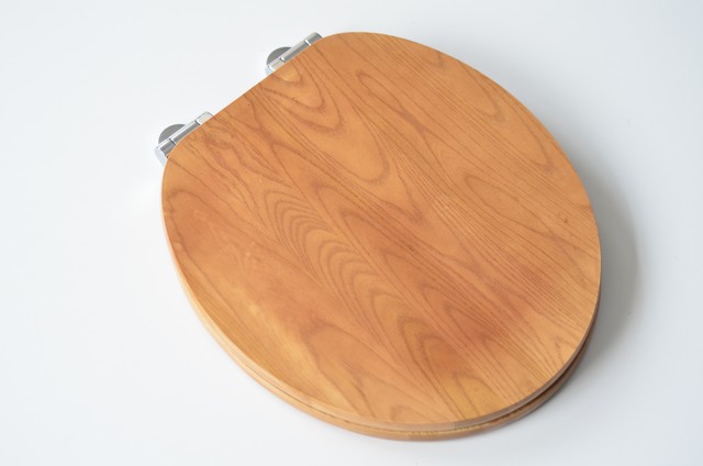 5F1R3-17CH Contemporary Design Full Cover Solid Oak Wood Round Front Toilet Seat- Natural Oak