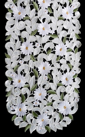 Picture of Sinobrite H7667-EG White Daisy Round Table Cloth- 68 x 68 in.