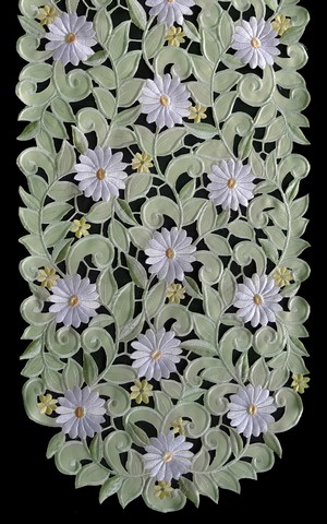 Picture of Sinobrite H7667-G Green Daisy Square Table-Topper- 44 x 44 in.