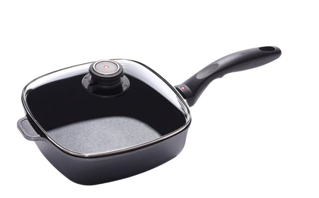 Picture of Swiss Diamond 6620ic 8 x 8 in. Induction Nonstick Square Saute Pan with Lid - 2.1 qt.