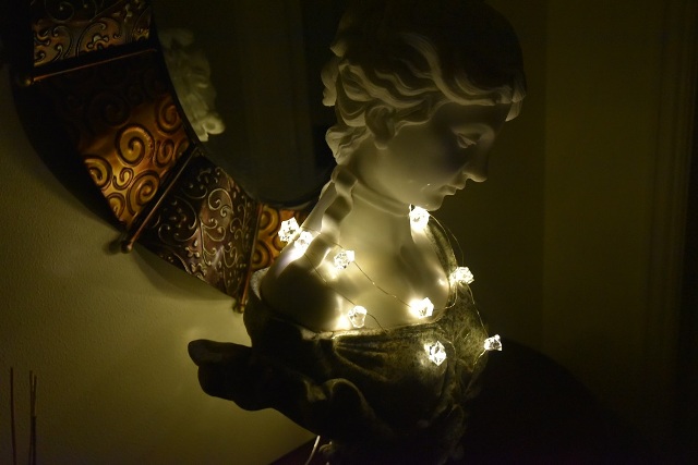 Battery Operated 10 LED Ice Cube String Light - White