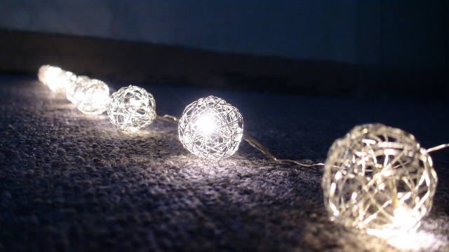 Picture of Perfect Holiday 600052 Battery Operated 10 LED Silver Wire Balls Light - Warm White