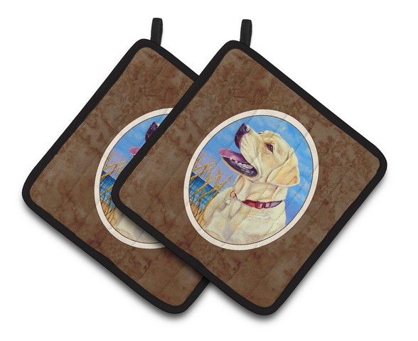 Picture of Carolines Treasures 7158PTHD Yellow Labrador at the Beach Pair of Pot Holders, 7.5 x 3 x 7.5 in.