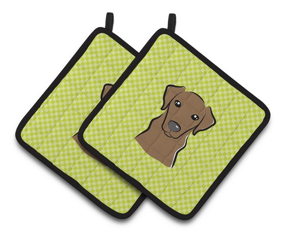 Picture of Carolines Treasures BB1296PTHD Checkerboard Lime Green Chocolate Labrador Pair of Pot Holders, 7.5 x 3 x 7.5 in.
