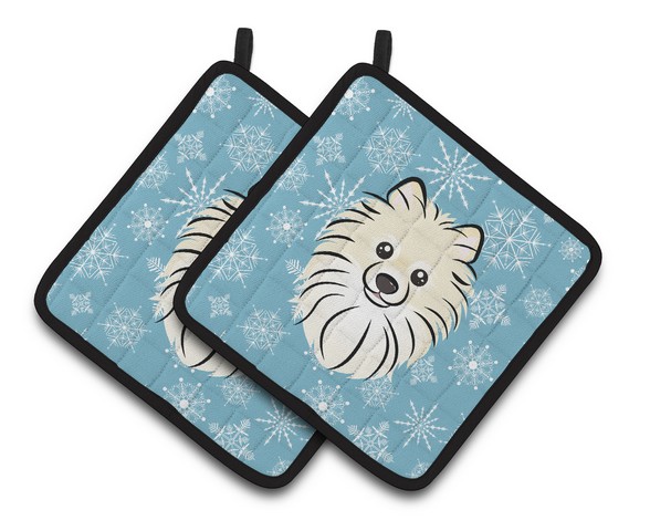 Picture of Carolines Treasures BB1641PTHD Snowflake Pomeranian Pair of Pot Holders, 7.5 x 3 x 7.5 in.