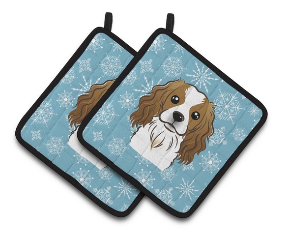 Picture of Carolines Treasures BB1658PTHD Snowflake Cavalier Spaniel Pair of Pot Holders, 7.5 x 3 x 7.5 in.