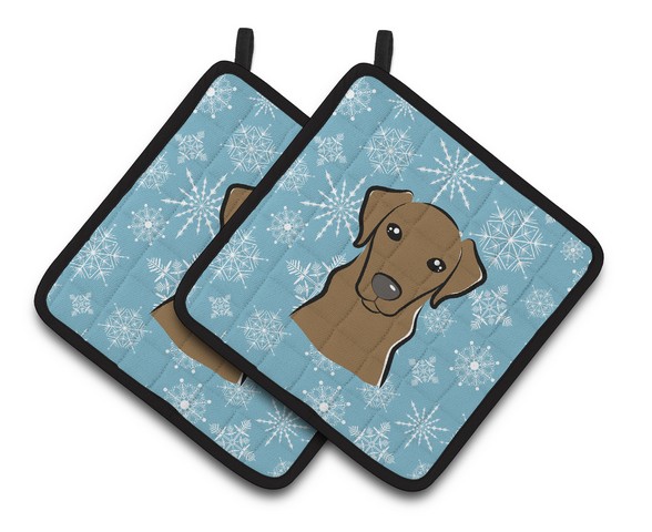 Picture of Carolines Treasures BB1668PTHD Snowflake Chocolate Labrador Pair of Pot Holders, 7.5 x 3 x 7.5 in.