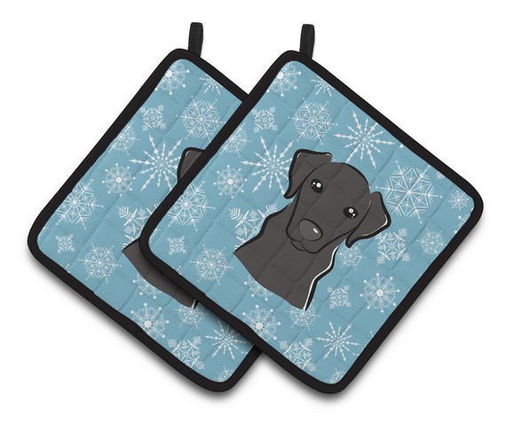 Picture of Carolines Treasures BB1669PTHD Snowflake Black Labrador Pair of Pot Holders, 7.5 x 3 x 7.5 in.