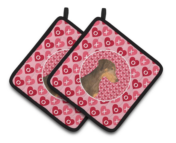 Picture of Carolines Treasures SS4479PTHD Doberman Hearts Love & Valentines Day Portrait Pair of Pot Holders, 7.5 x 3 x 7.5 in.
