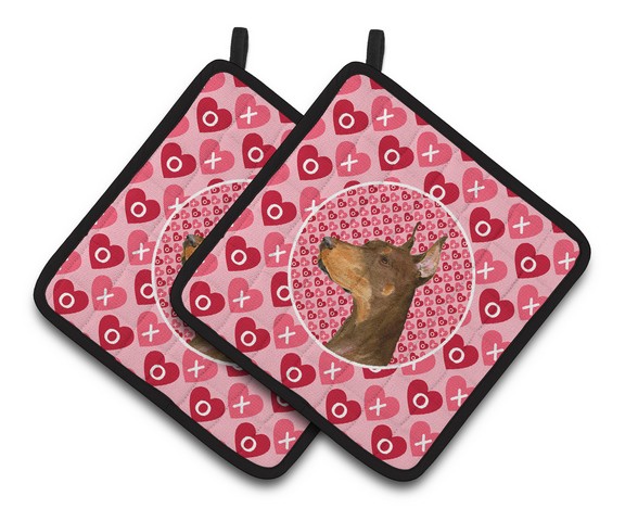 Picture of Carolines Treasures SS4468PTHD Doberman Hearts Love & Valentines Day Portrait Pair of Pot Holders, 7.5 x 3 x 7.5 in.