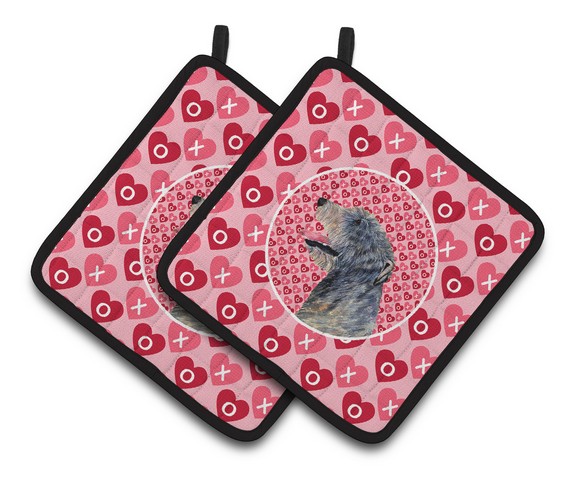 Picture of Carolines Treasures SS4506PTHD Irish Wolfhound Hearts Love & Valentines Day Portrait Pair of Pot Holders, 7.5 x 3 x 7.5 in.