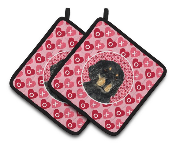 Picture of Carolines Treasures SS4515PTHD Gordon Setter Hearts Love & Valentines Day Portrait Pair of Pot Holders, 7.5 x 3 x 7.5 in.