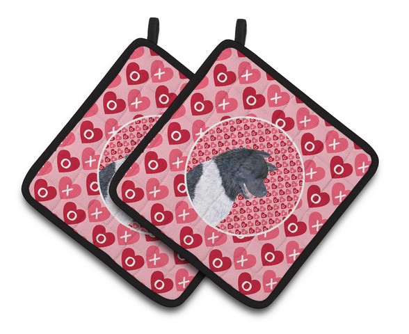 Picture of Carolines Treasures SS4521PTHD Akita Hearts Love & Valentines Day Portrait Pair of Pot Holders, 7.5 x 3 x 7.5 in.