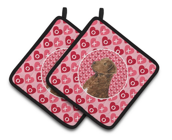 Picture of Carolines Treasures SS4531PTHD Chesapeake Bay Retriever Hearts Love & Valentines Day Pair of Pot Holders, 7.5 x 3 x 7.5 in.