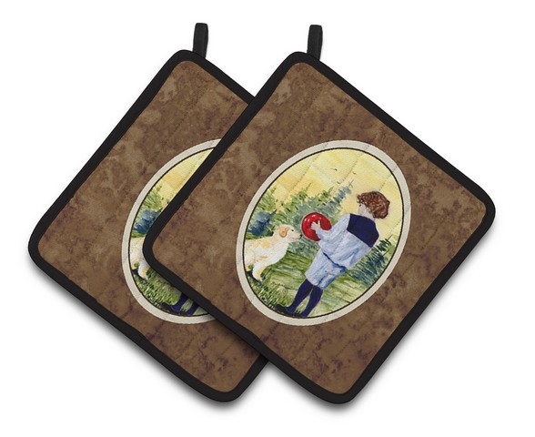 Picture of Carolines Treasures SS8530PTHD Little Boy with His Golden Retriever Pair of Pot Holders, 7.5 x 3 x 7.5 in.