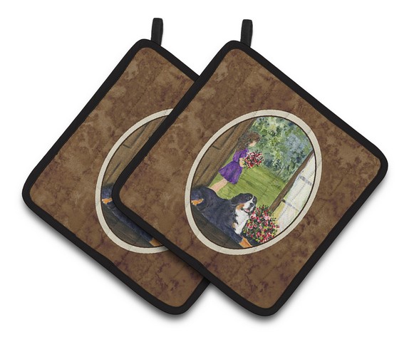 Picture of Carolines Treasures SS8535PTHD Little Girl with Her Bernese Mountain Dog Pair of Pot Holders, 7.5 x 3 x 7.5 in.