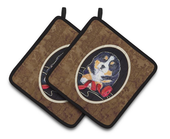 Picture of Carolines Treasures SS8569PTHD Bernese Mountain Dog Pair of Pot Holders, 7.5 x 3 x 7.5 in.