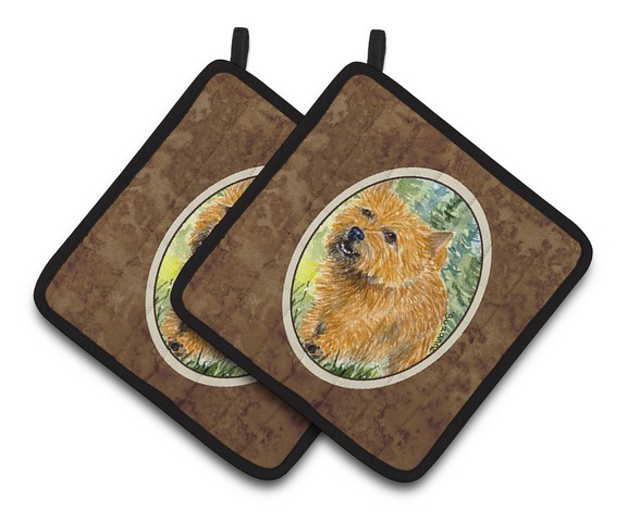 Norwich Terrier Pair of Pot Holders 7.5 x 3 x 7.5 in.