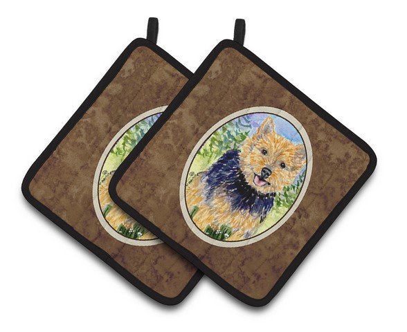 Norwich Terrier Pair of Pot Holders - 7.5 x 3 x 7.5 in.