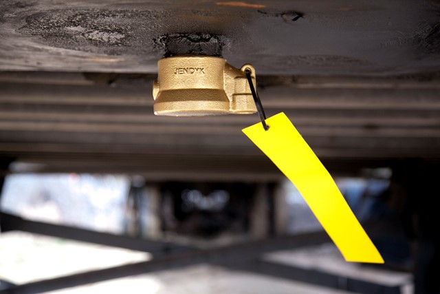 Closed Base Heavy Duty King Pin Trailer Lock - Keyed Different