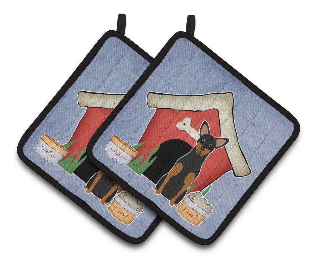 Picture of Carolines Treasures BB2782PTHD Dog House Collection Manchester Terrier Pair of Pot Holders