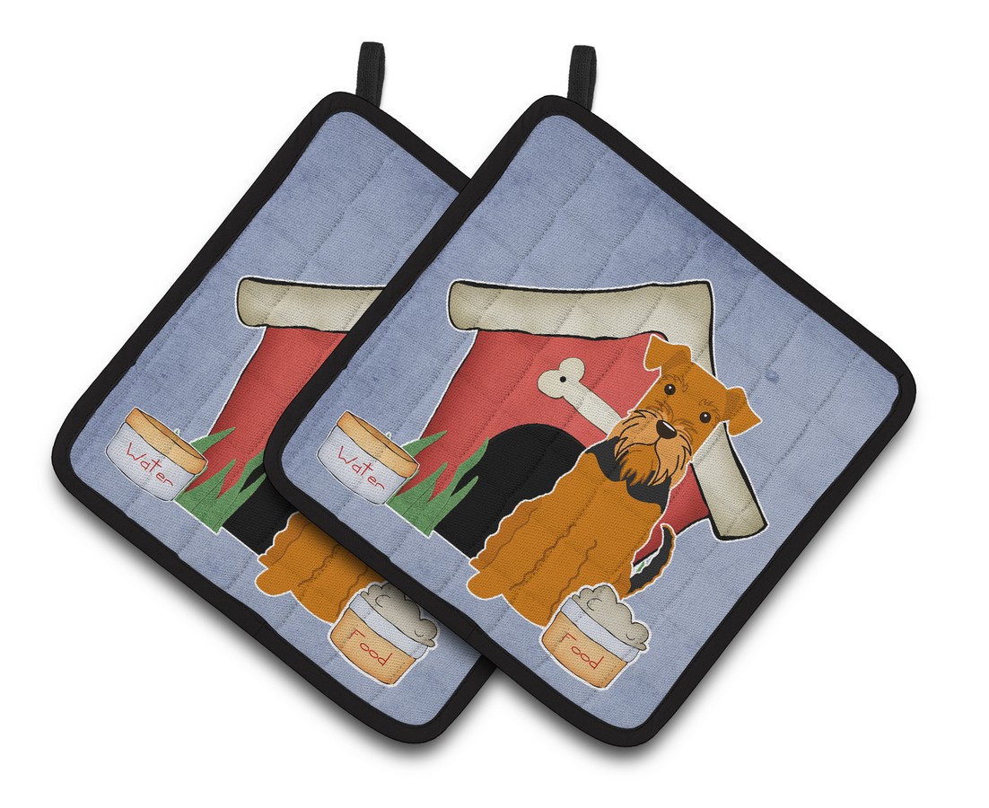 Picture of Carolines Treasures BB2795PTHD Dog House Collection Airedale Pair of Pot Holders