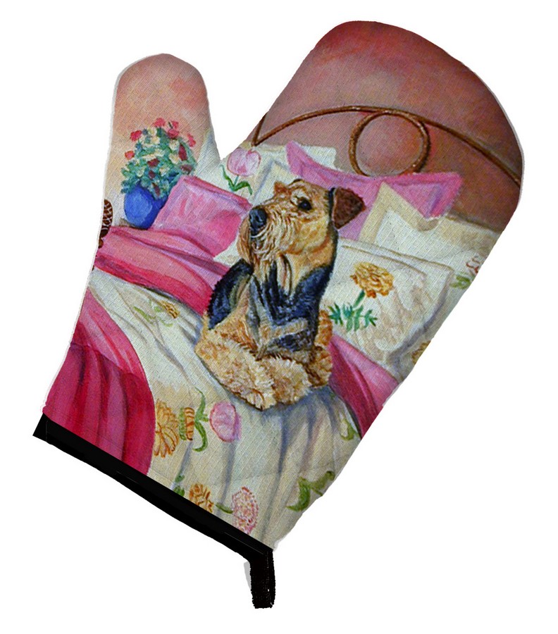 Picture of Carolines Treasures 7006OVMT Airedale Waiting on Mom Oven Mitt