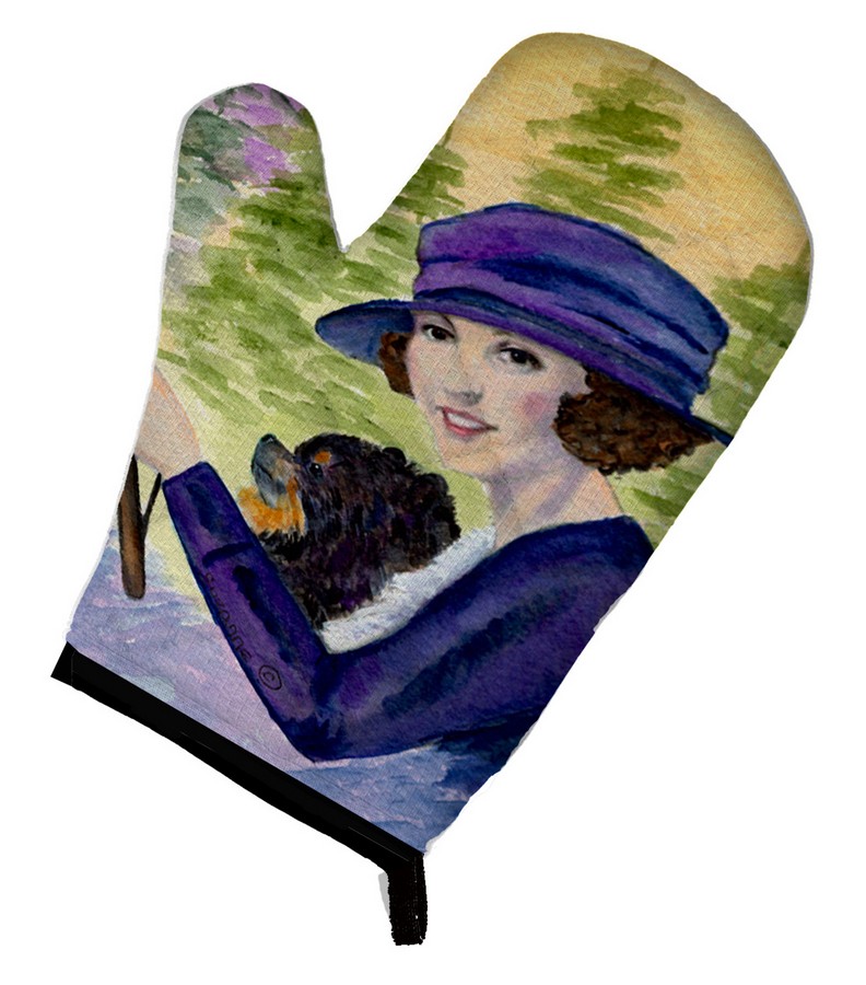Picture of Carolines Treasures SS8538OVMT Lady driving with Her Pomeranian Oven Mitt