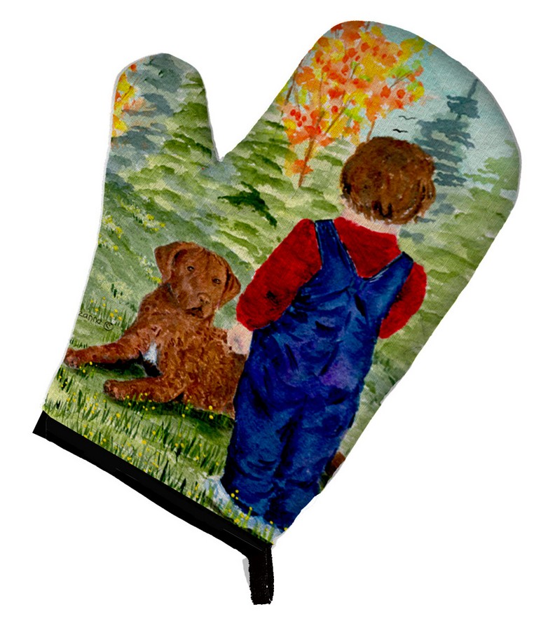 Picture of Carolines Treasures SS8547OVMT Little boy with His Chesapeake Bay Retriever Oven Mitt