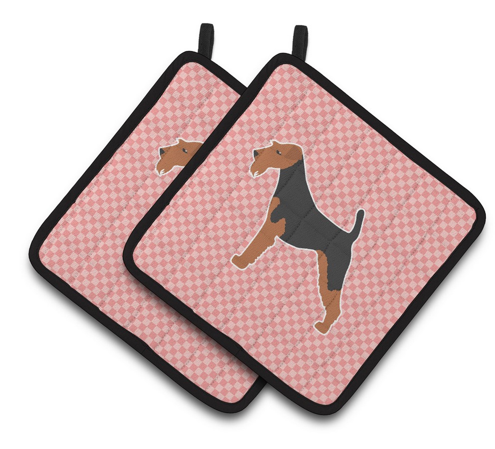 Picture of Carolines Treasures BB3657PTHD Airedale Terrier Checkerboard Pink Pair of Pot Holders