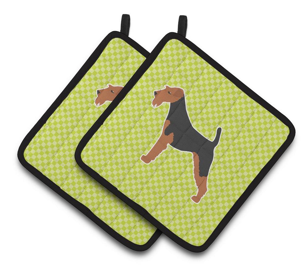 Picture of Carolines Treasures BB3857PTHD Airedale Terrier Checkerboard Green Pair of Pot Holders