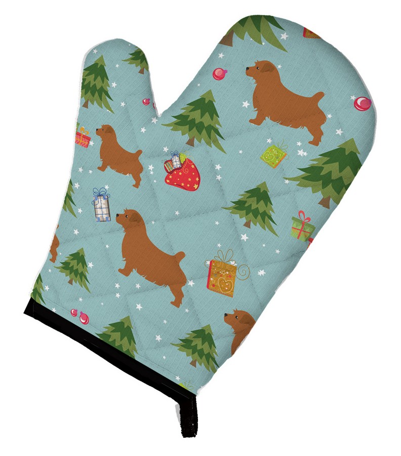 Picture of Carolines Treasures BB4833OVMT Christmas Norfolk Terrier Oven Mitt