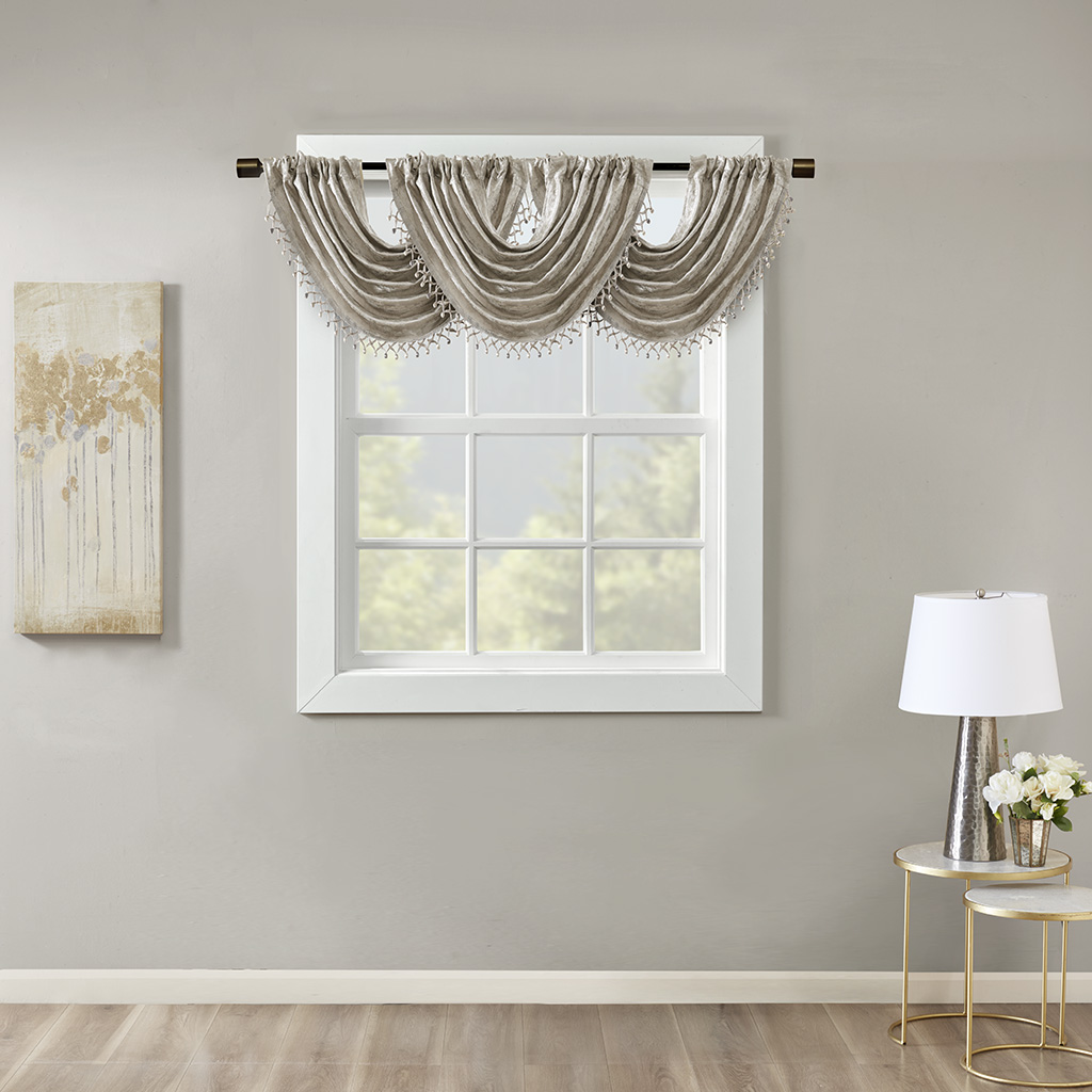 Picture of Sunsmart SS41-0100 Silver 100 Percent Polyester Jacquard Total Blackout Valance with BO lining
