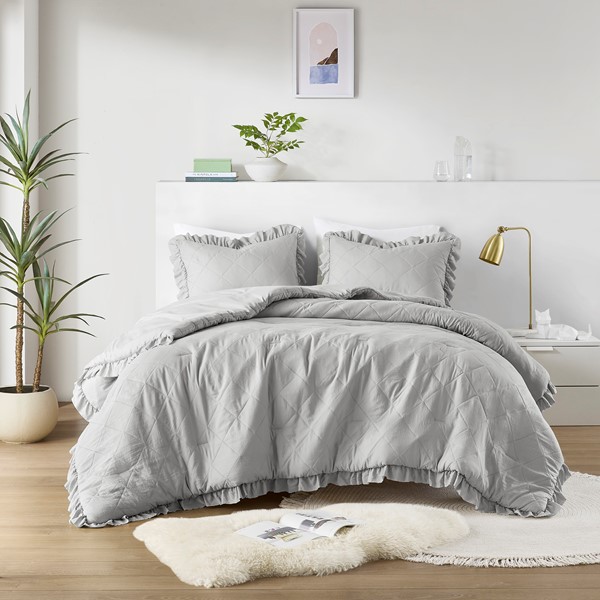 AM10-0190 Hannah Diamond Quilted Ruffle Edge Comforter Set, Gray - King Size & California King