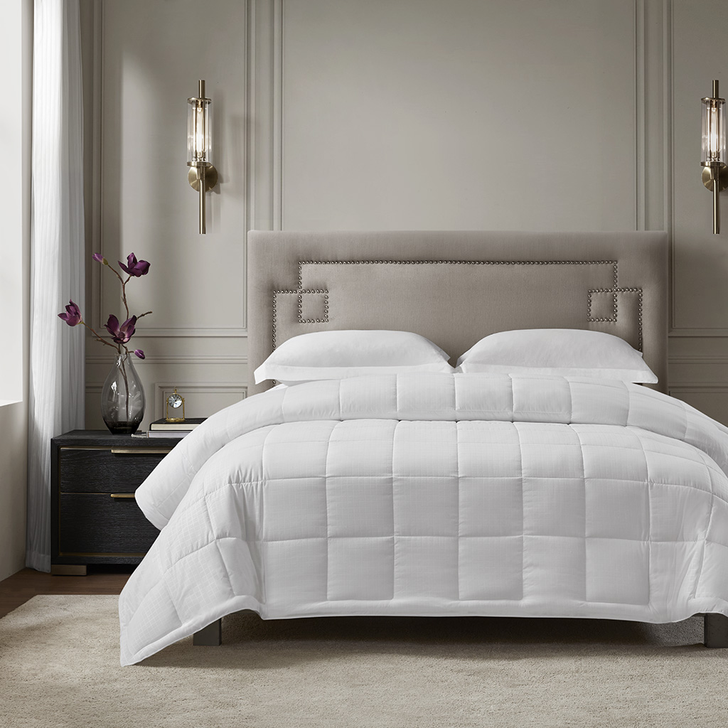 NH51-0042 9.05 x 14.17 x 7.48 in. Polyester Everlux Blanket, White - King Size