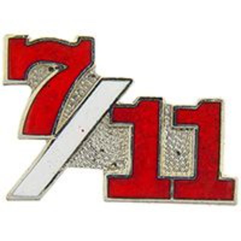 P00659 Pin - Game, Dice, Seven & Eleve - 1 in.