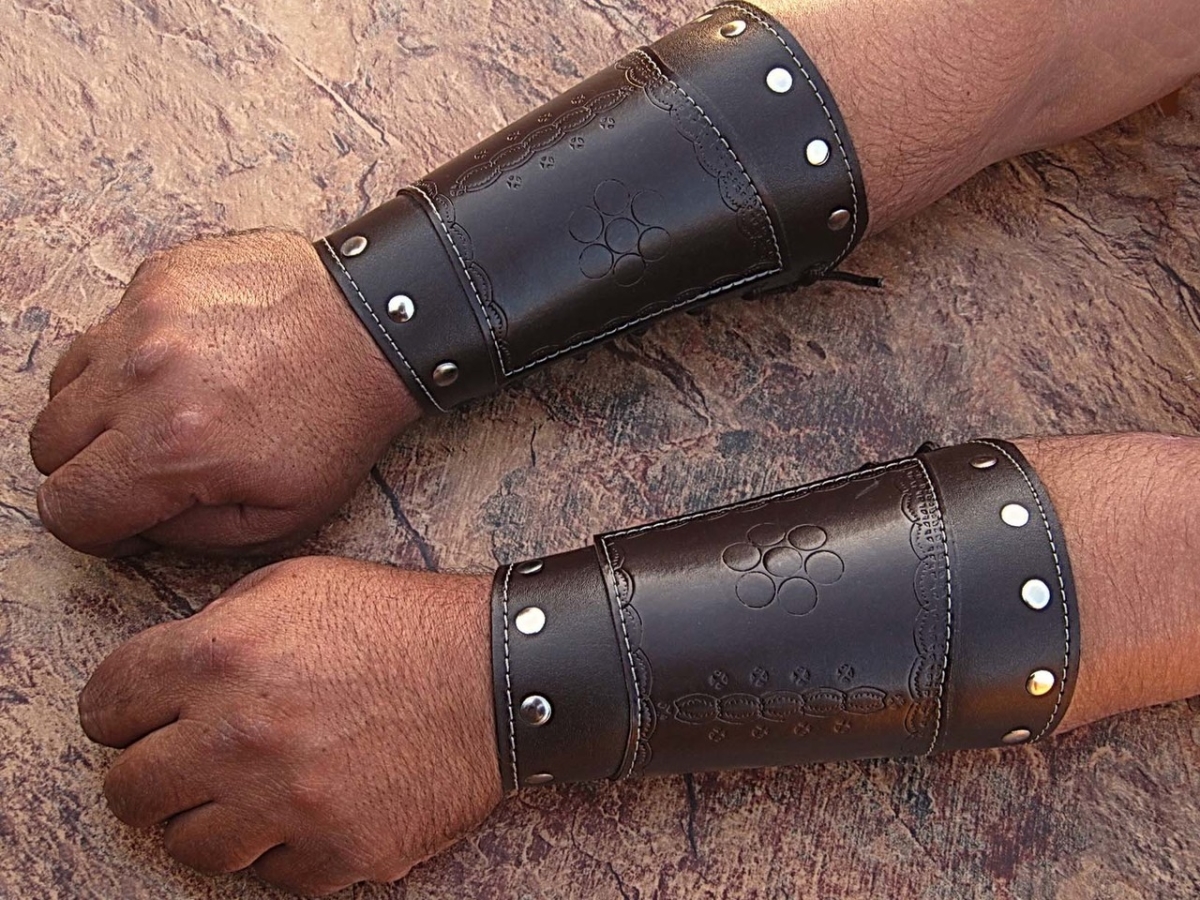 SLC-0702 Hand Made Brown Real Leather Armor Pointed Top Fantasy Medieval Halloween Cuff