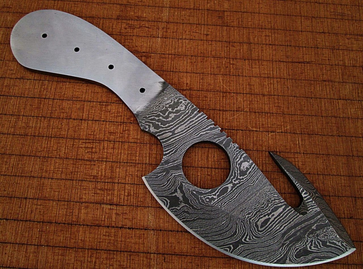 BDM-2267 White Deer Gut Hook Damascus Skinner Knife