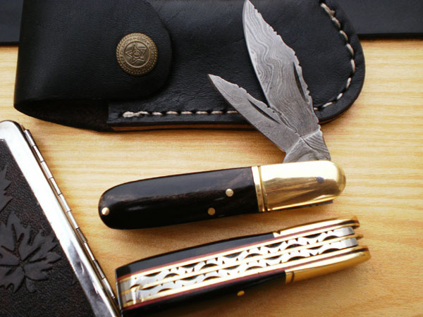 BLACK HORN Damascus Barlow Folding Knife with Buffalo Horn & Brass Handle