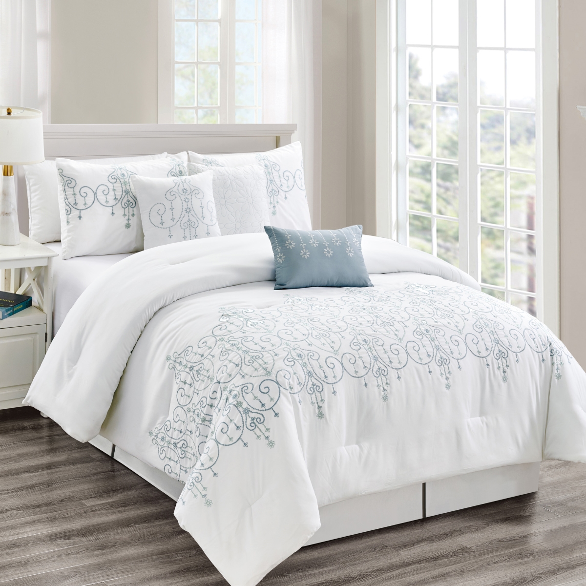 7 Piece Geron Comforter Set - Queen Size