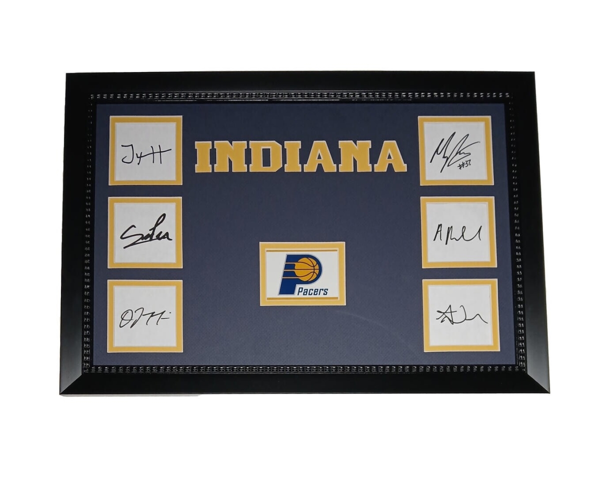 171-98 Indiana Basketball team - replica auto 12x18 Frame