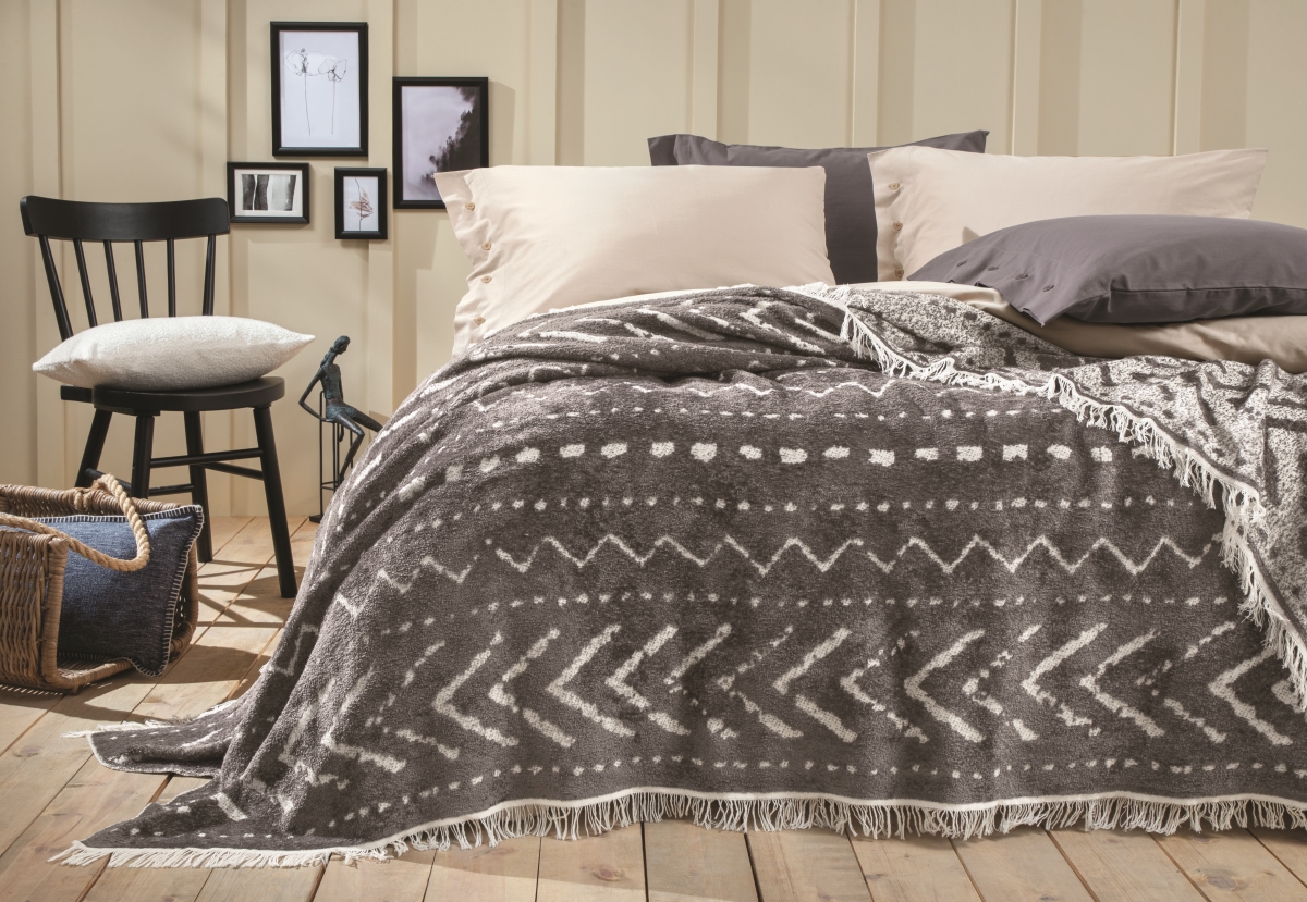Cora Queen Bedspread - Anthracite - 90 x 96 in. - Luxurious Chenille Blend