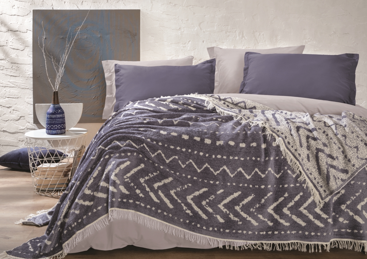 01617597 106 x 96 in. King Size Cora Bedspread - Indigo