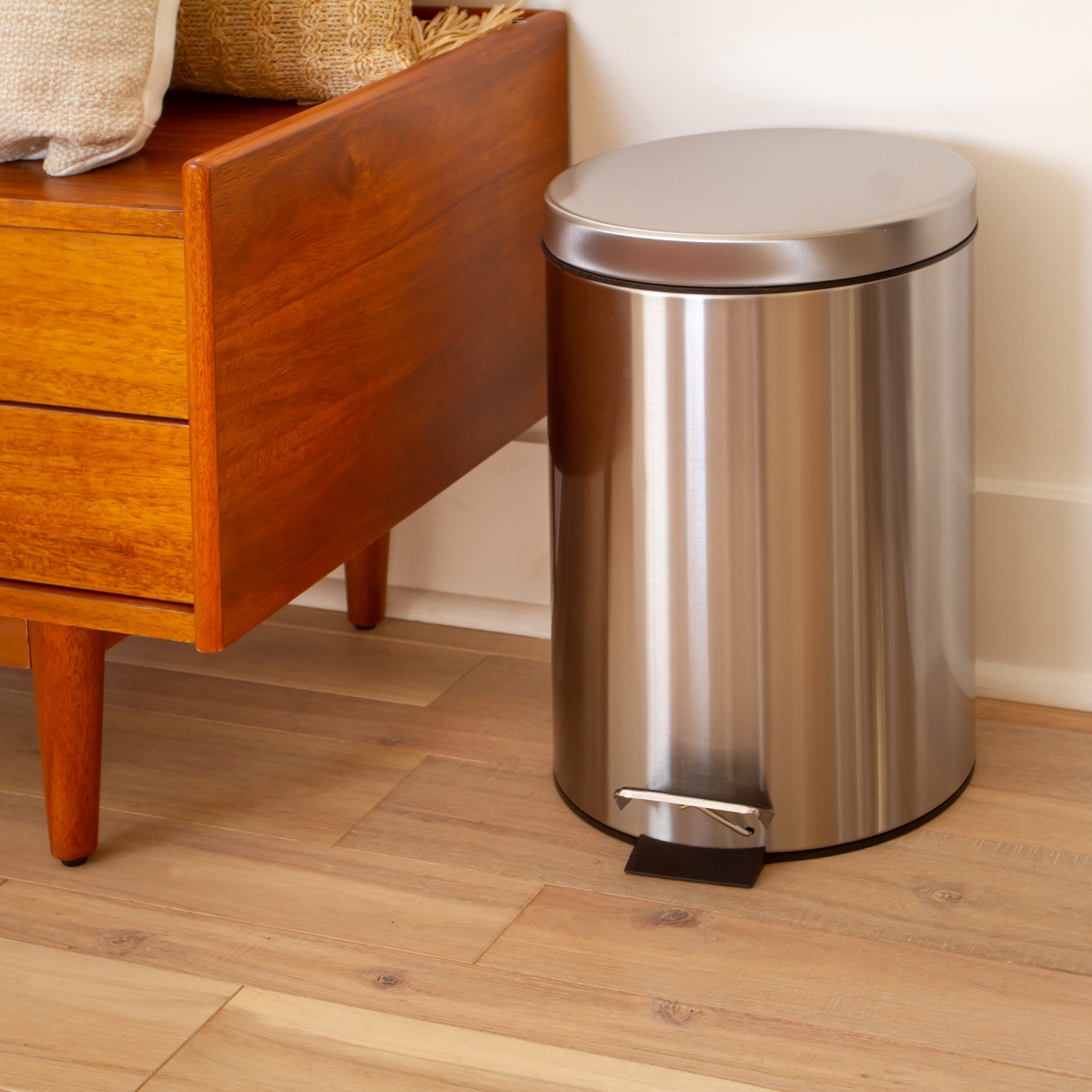 Picture of Flash Furniture PF-H008A12-M-GG 3.2 gal Round Imprint Resistant Soft Close Step Trash Can, Stainless Steel